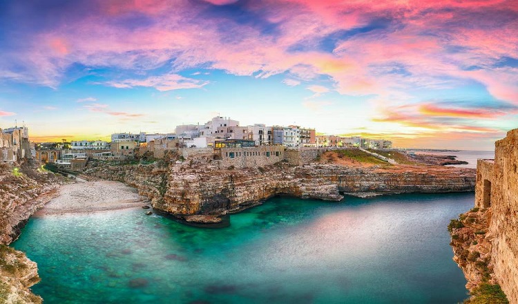 Bari, Italia - Patra: Biglietti e percorsi dei traghetti